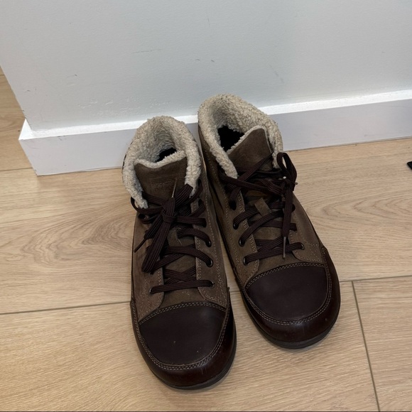 Patagonia Other - Patagonia Brown Leather High-Top Sneakers w/ Sherpa Lining Men’s Size 8